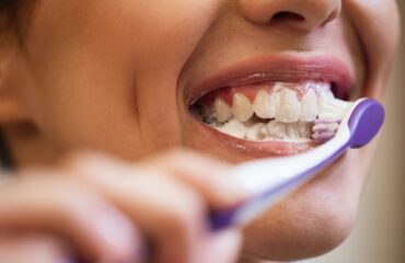 Como escovar os dentes corretamente